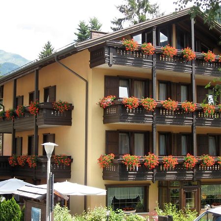 Hotel Binelli Pinzolo Exteriör bild