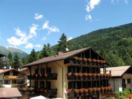 Hotel Binelli Pinzolo Exteriör bild