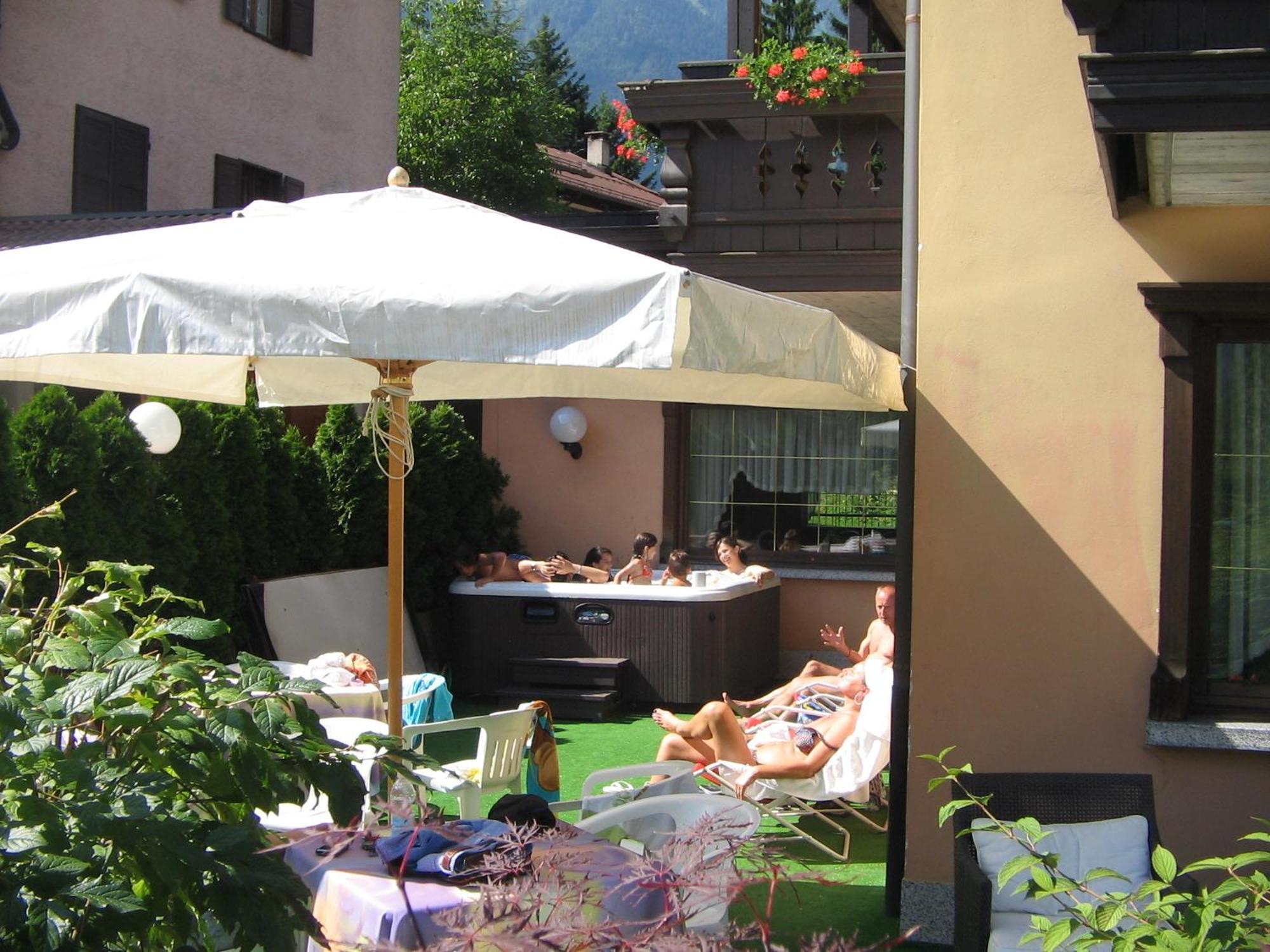 Hotel Binelli Pinzolo Exteriör bild